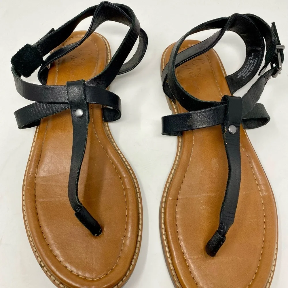 Women’s Crown Vintage Black and Tan Sandals Size 7